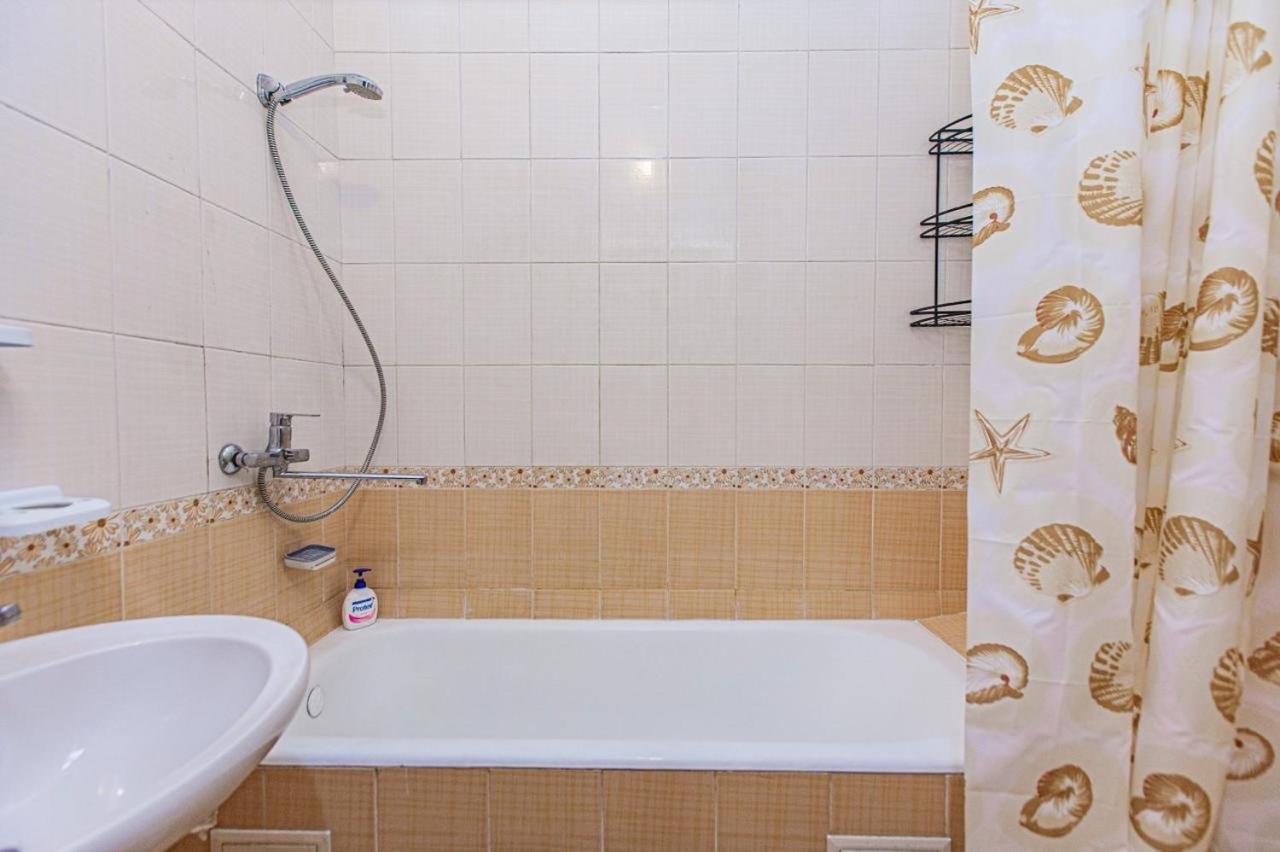 Apartment двухкомнатная евро двушка в самом центре алматы, 10 минут ходьбы до арбата #32 *