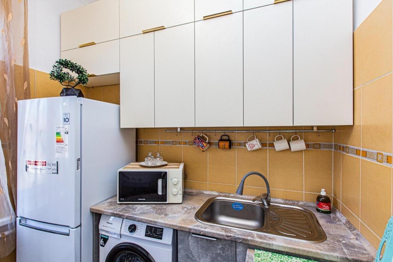Apartment двухкомнатная евро двушка в самом центре алматы, 10 минут ходьбы до арбата #32 *